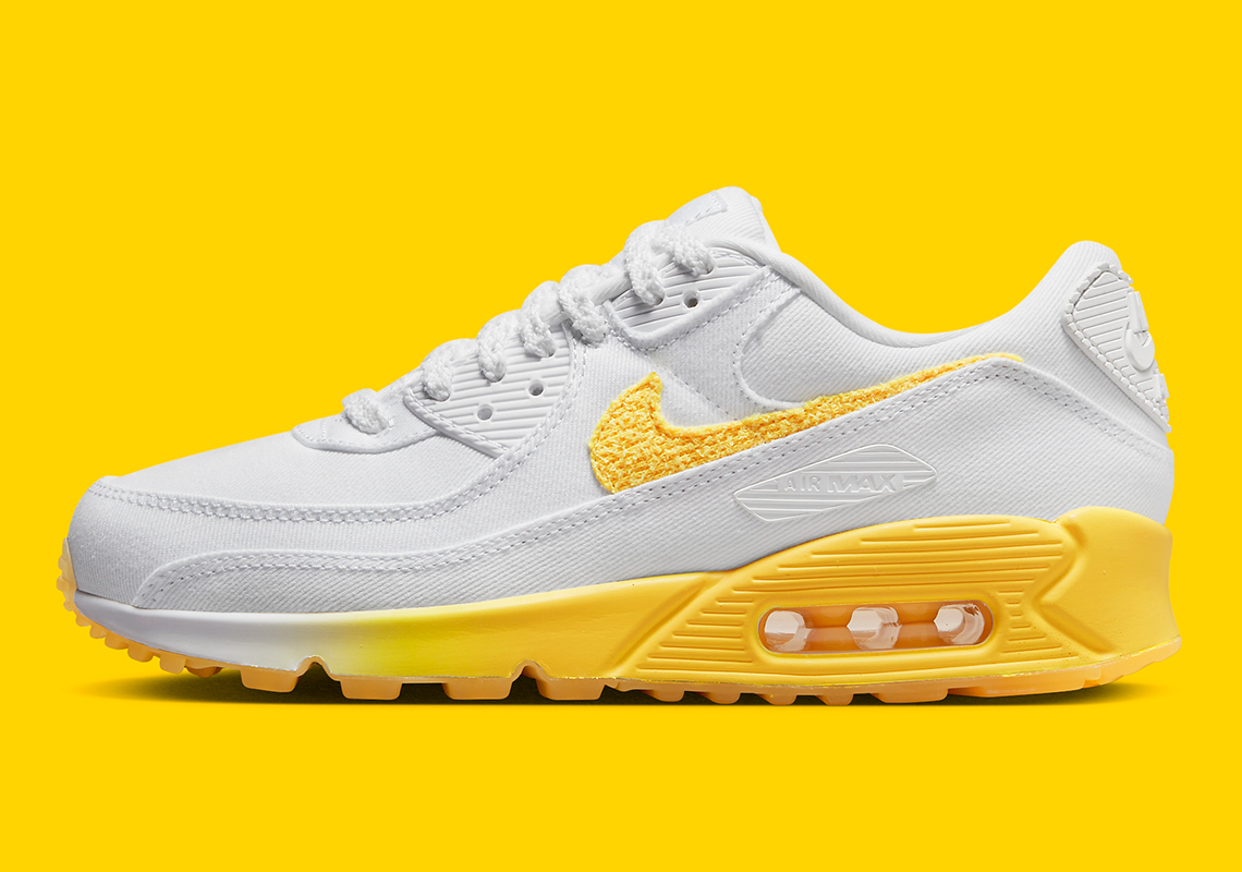 Daisy-Inspired Chenille Sprouts From The Nike Air Max 90