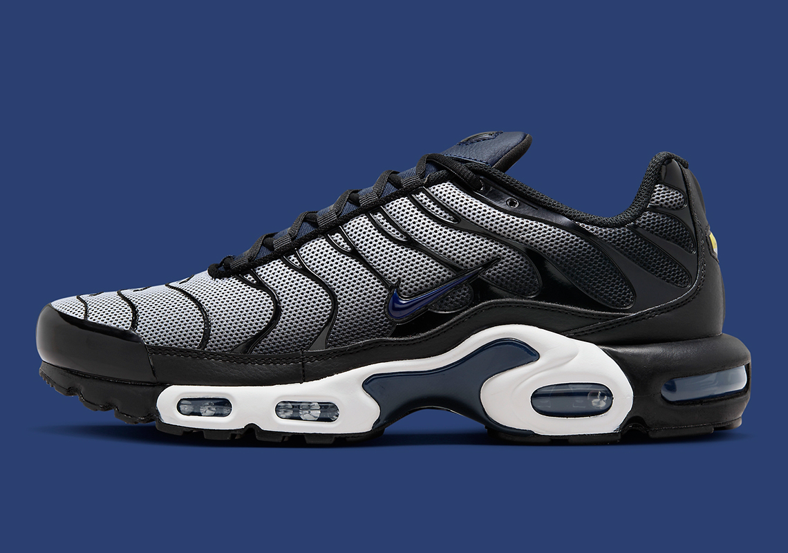 Black And Midnight Give The Nike Air Max Plus A Stealthy Appeal