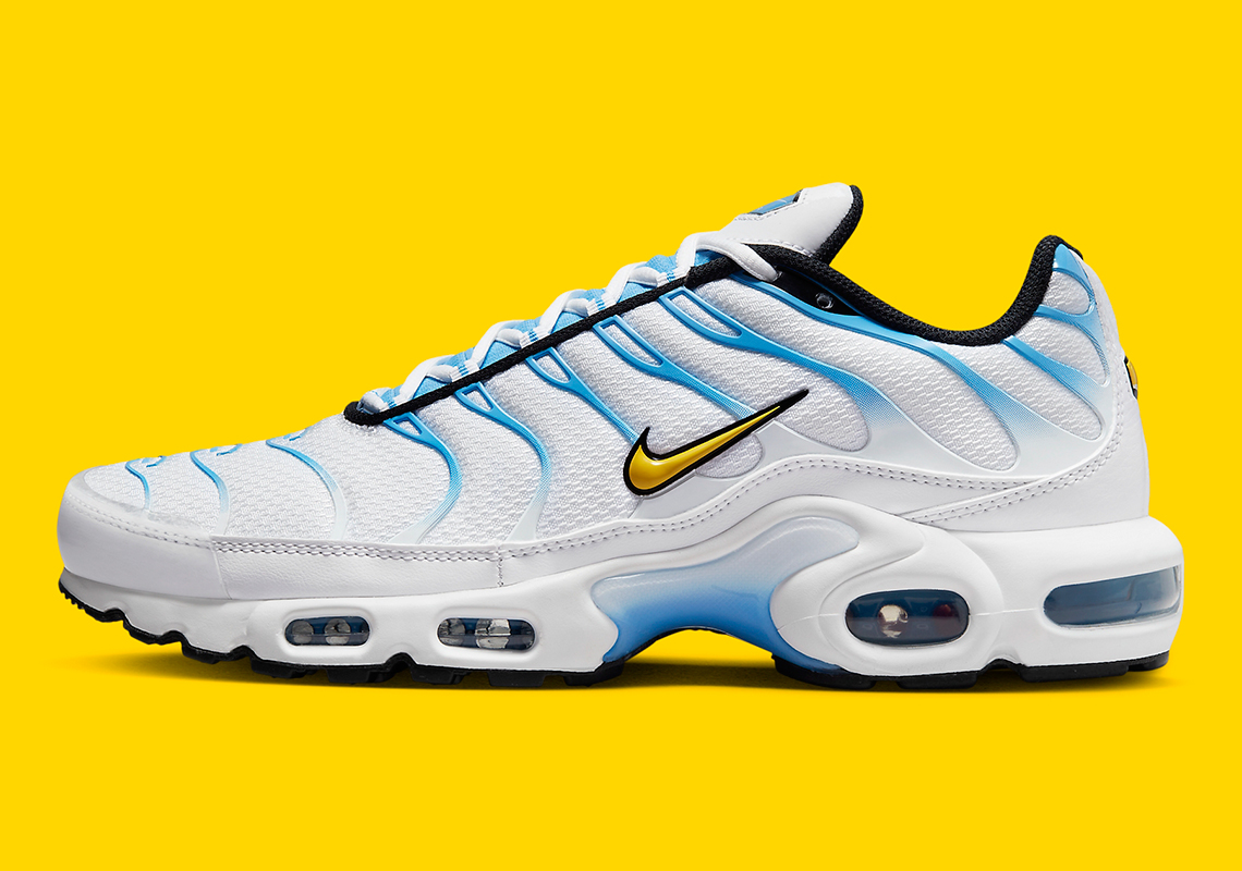 “University Blue” Flair Animates This Clean Nike Air Max Plus