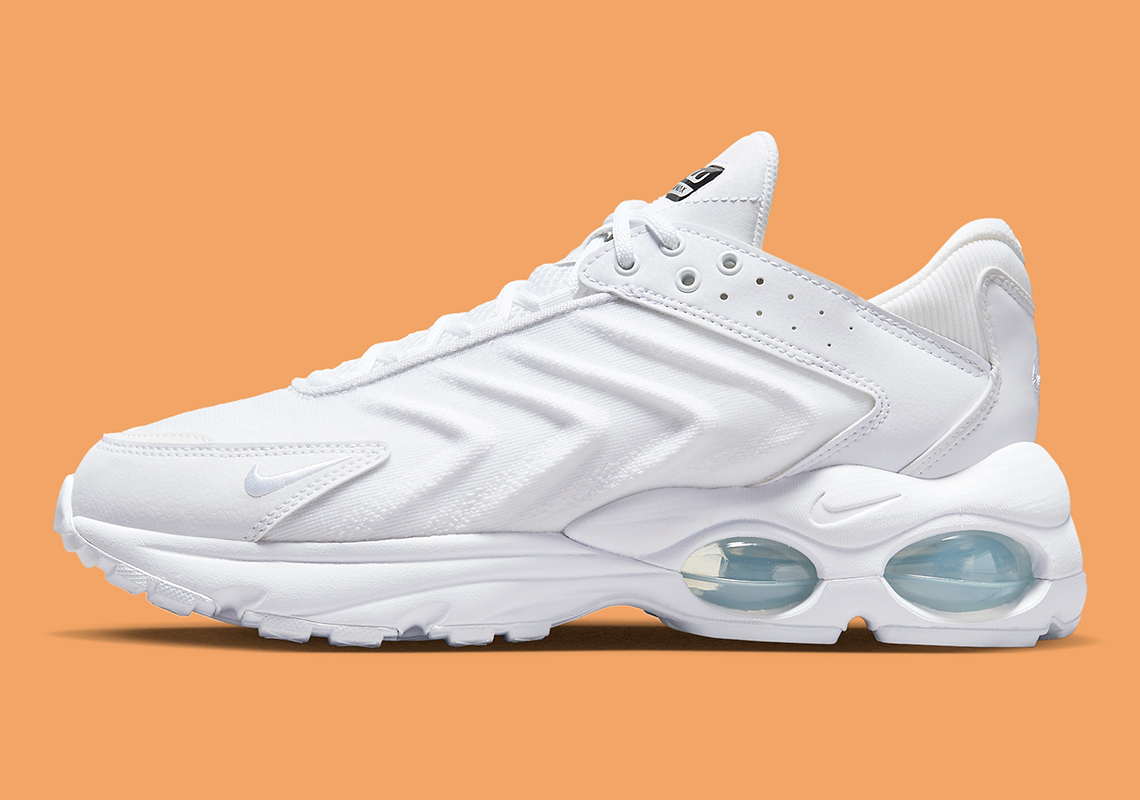 A Crisp "Triple White" Appears On The Nike Air Max TW