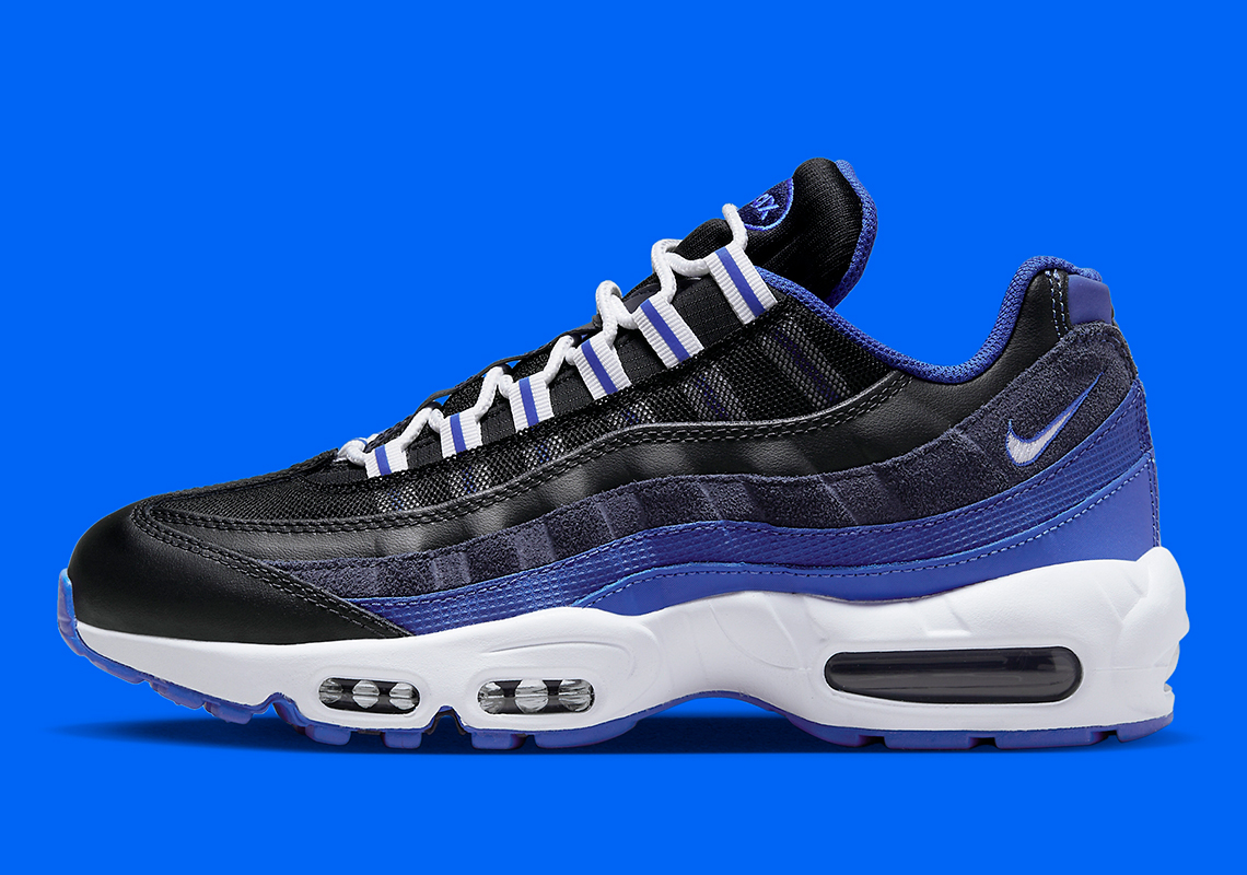 A Striking Blue Animates This "Black/White" Nike Air Max 95