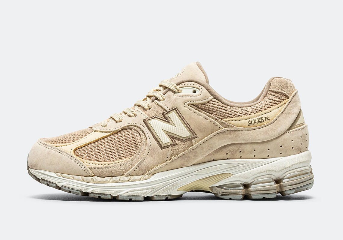 New Balance's Covers The 2002R In Versatile "Incense"