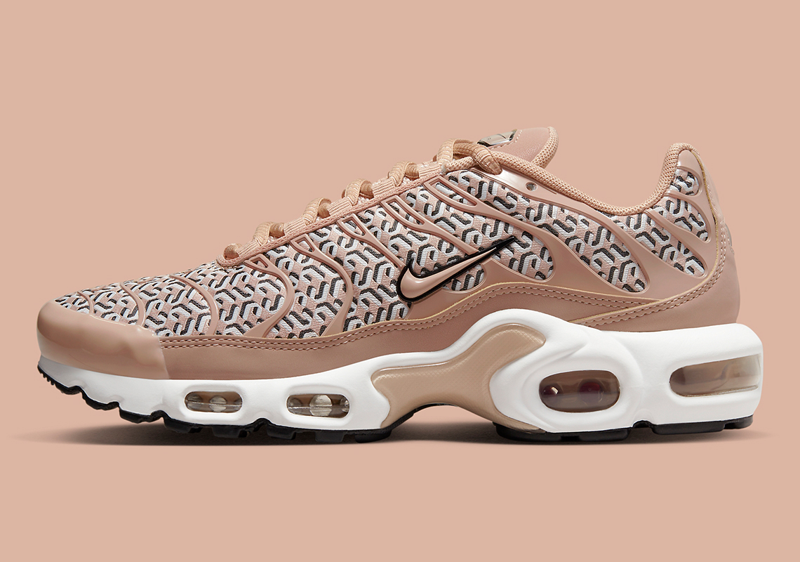 Nike Air Max Plus United In Victory Fb2557 200 1