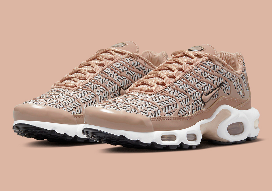 Nike Women To Unleash A "United In Victory" Collection With The Air Max Plus