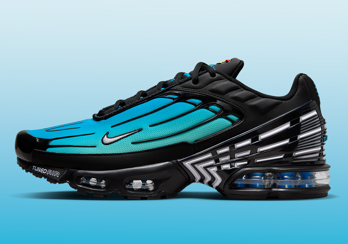 A Titular Aqua Gradient Illuminates The Nike Air Max Plus 3