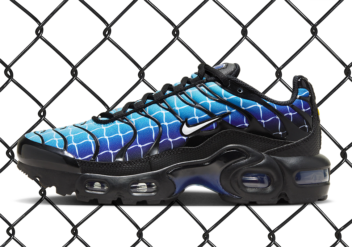 Chain Link Fence Graphics Appear On This Nike Air Max Plus