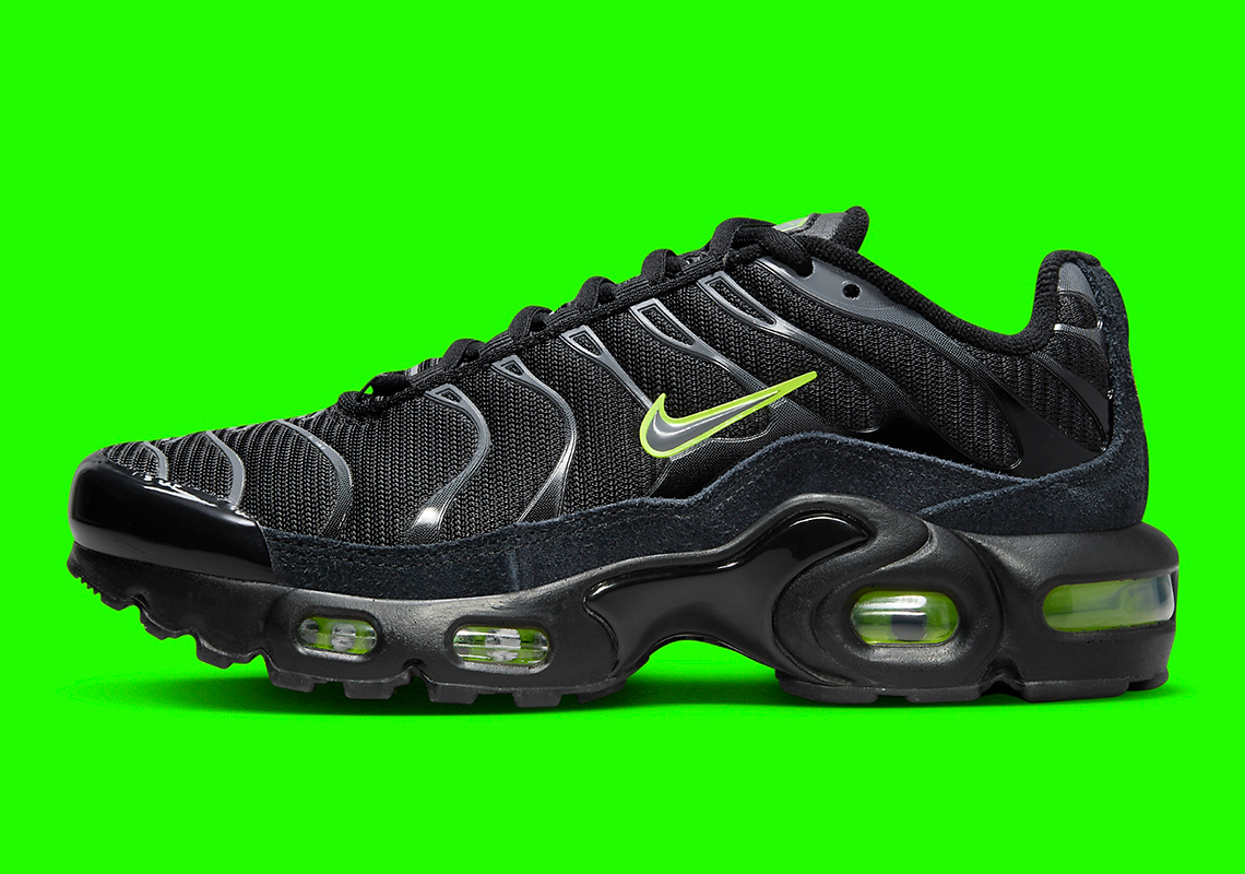 "Black" And "Volt" Share This Kid's Nike Air Max Plus