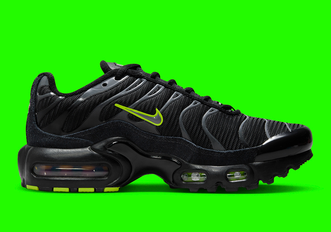 Nike Air Max Plus Gs Black Volt Fq2399 001 3