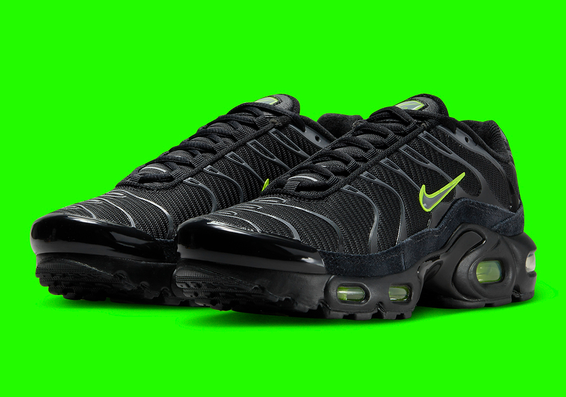 Nike Air Max Plus Gs Black Volt Fq2399 001 4