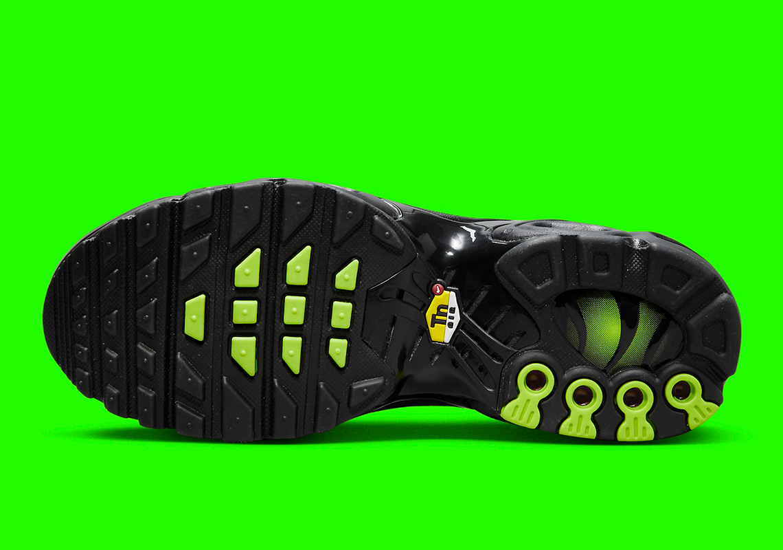 Nike Air Max Plus Gs Black Volt Fq2399 001 7