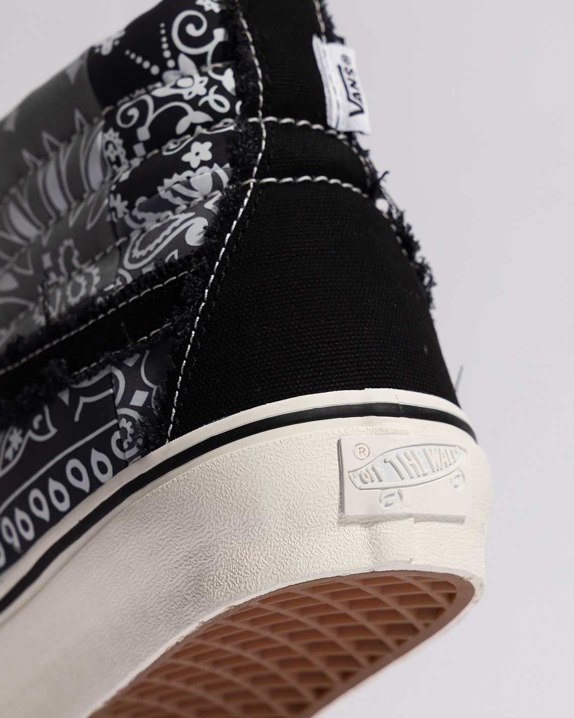 Invincible Vans Gnarly Pack Sk8 Hi 4