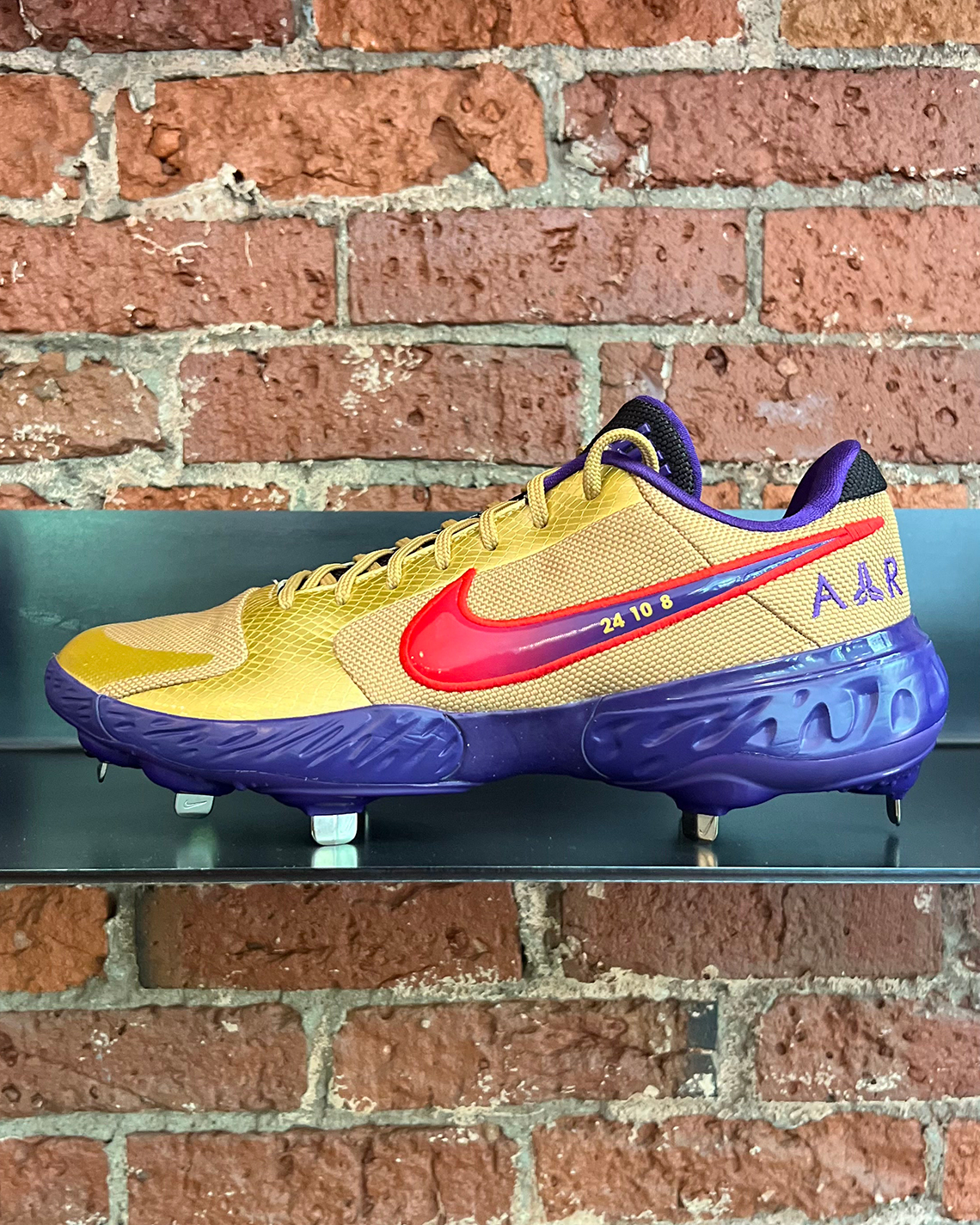 Hometeam Baseball Cleats Display Kobe 5 Protro