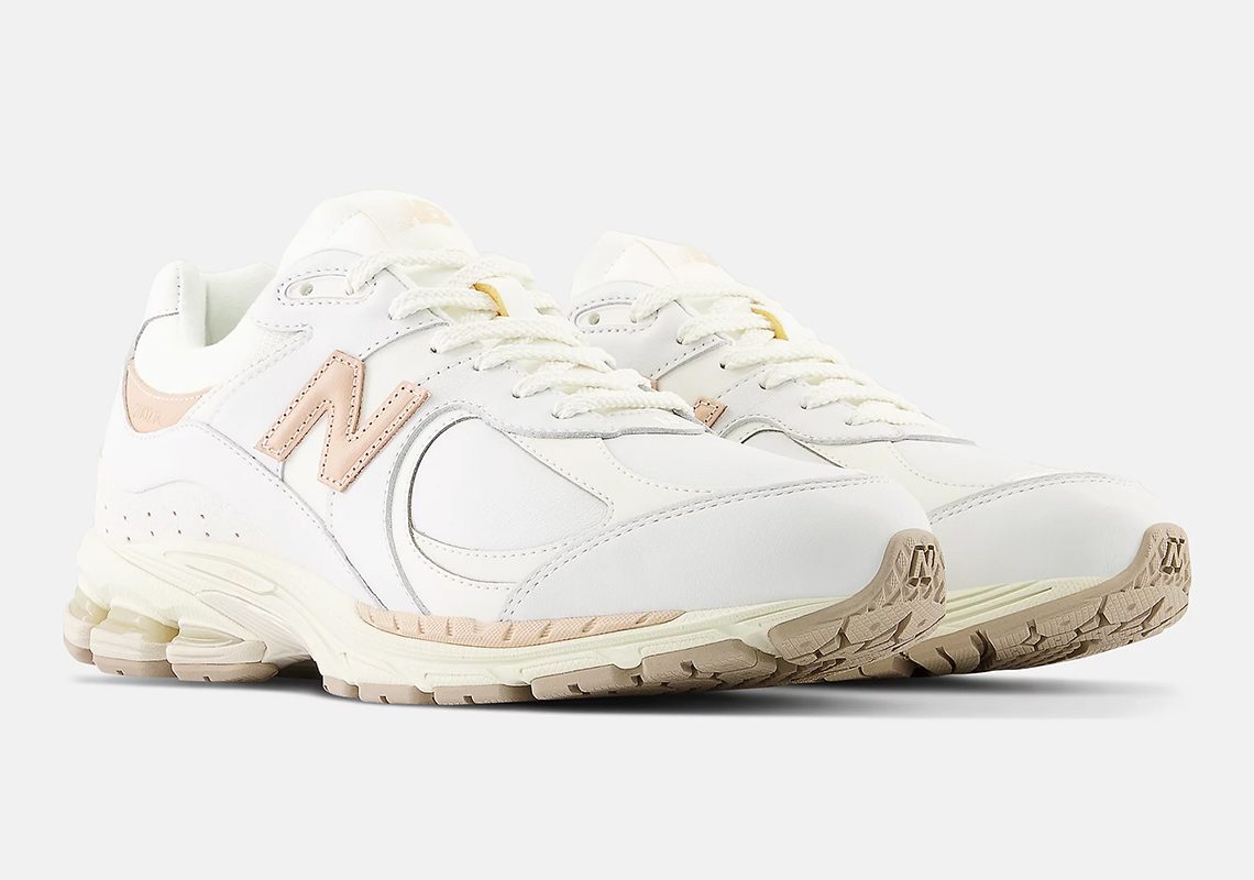 "Vachetta Leather" Accents Dress The New Balance 2002R