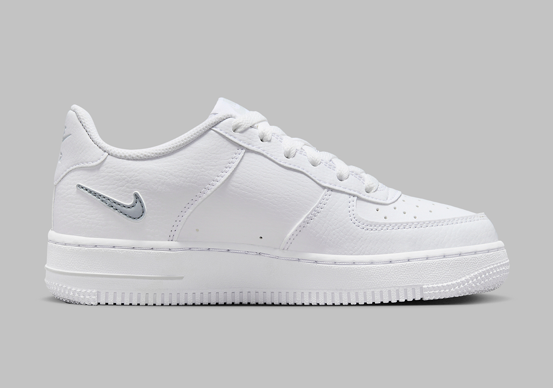 Nike Air Force 1 Low Cut Out Swoosh Grey Fq2413 100 2