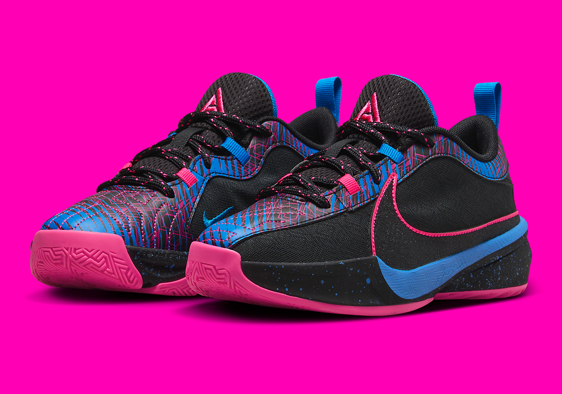 "Photo Blue" And Pink Light Up This GS Nike Zoom Freak 5