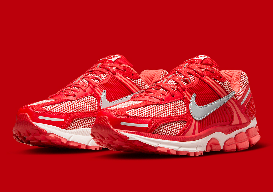 Nike Zoom Vomero 5 University Red 4