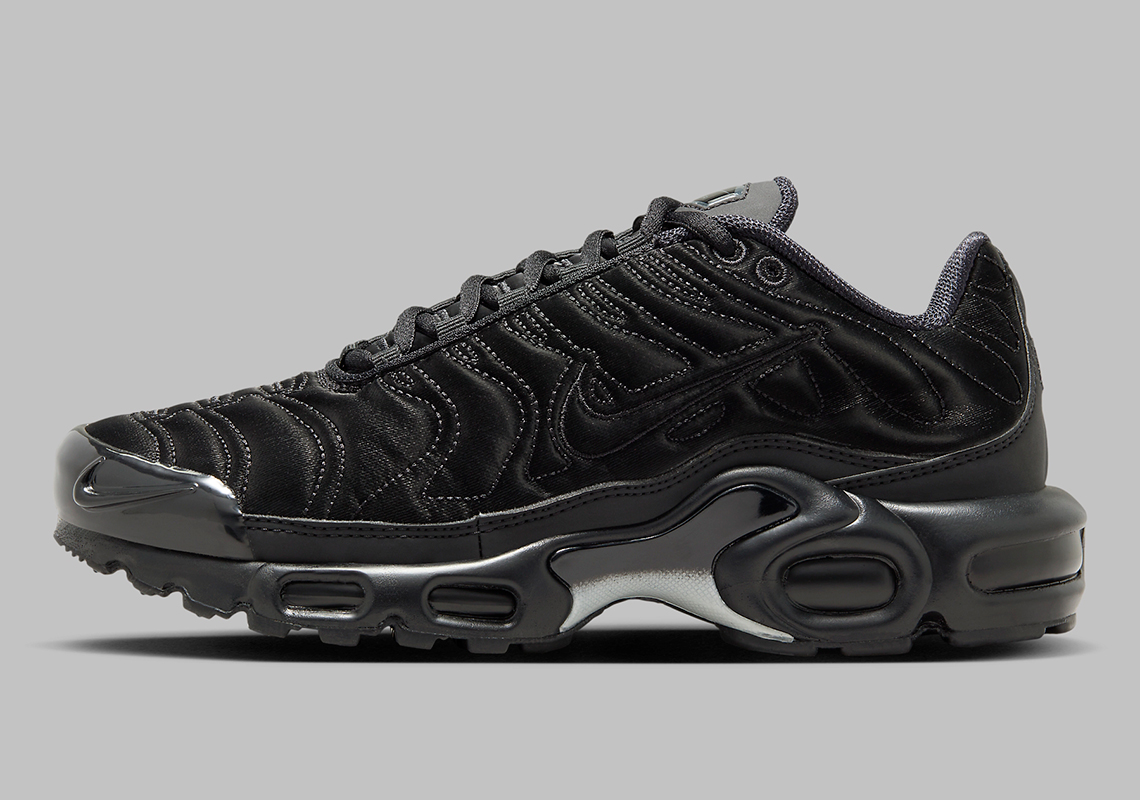 Nike Packs This Blacked-Out Air Max Plus With Several Unique Details