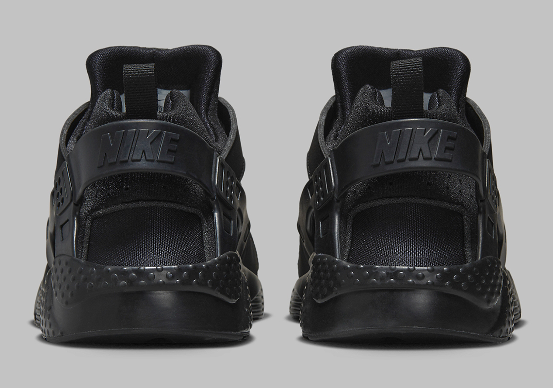 Nike Air Huarache Gs Triple Black Fv5605 001 2