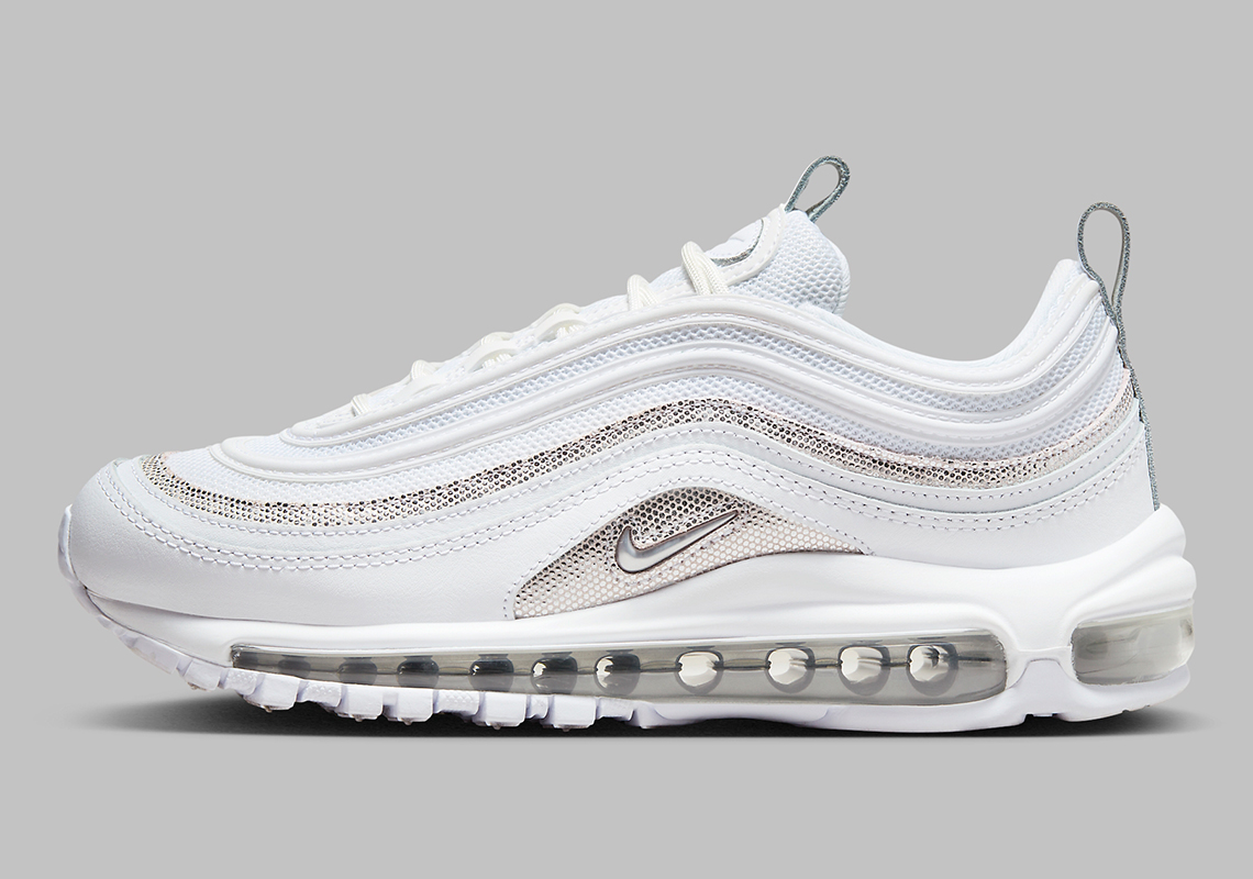 "Metallic Silver" Contrasts This Clean Nike Air Max 97