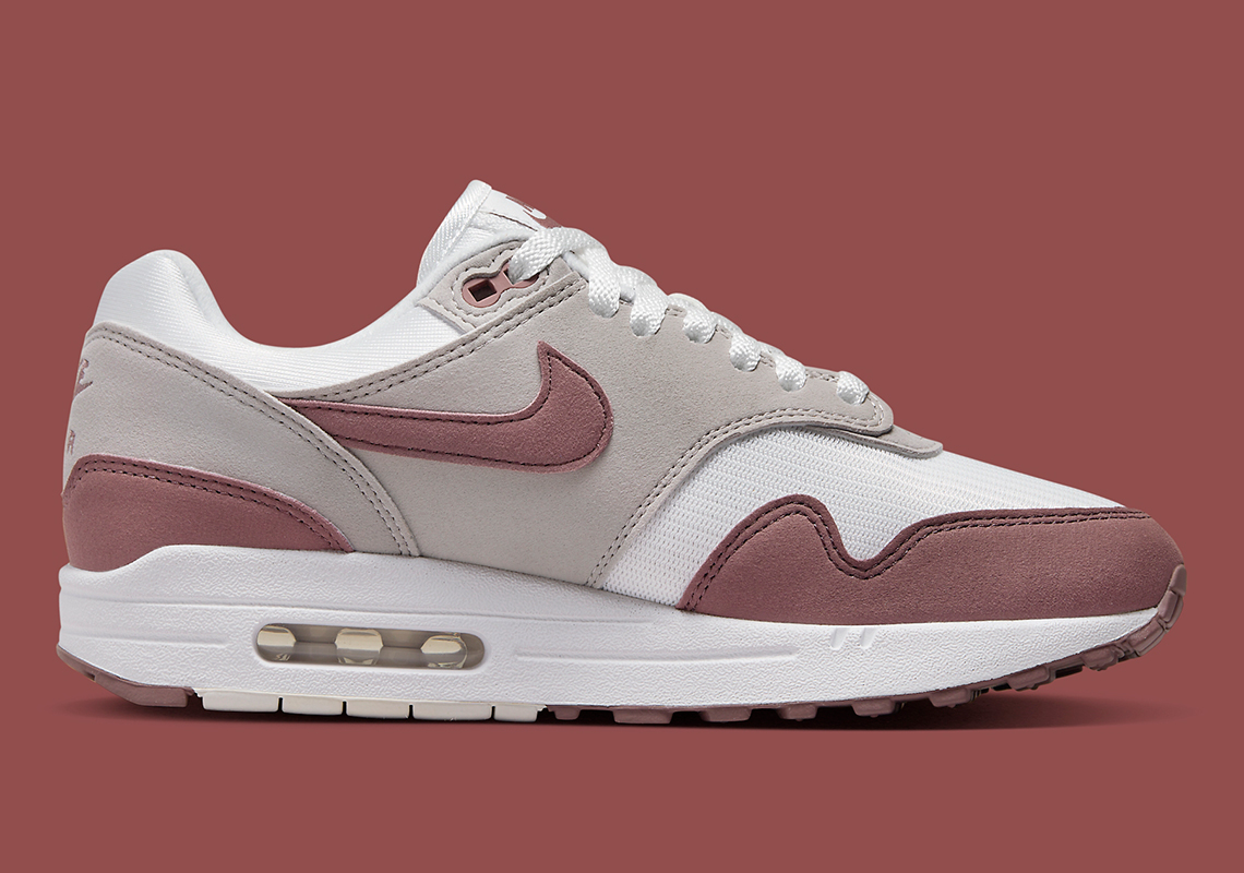 Nike Air Max 1 Smokey Mauve Dz2628 104 1