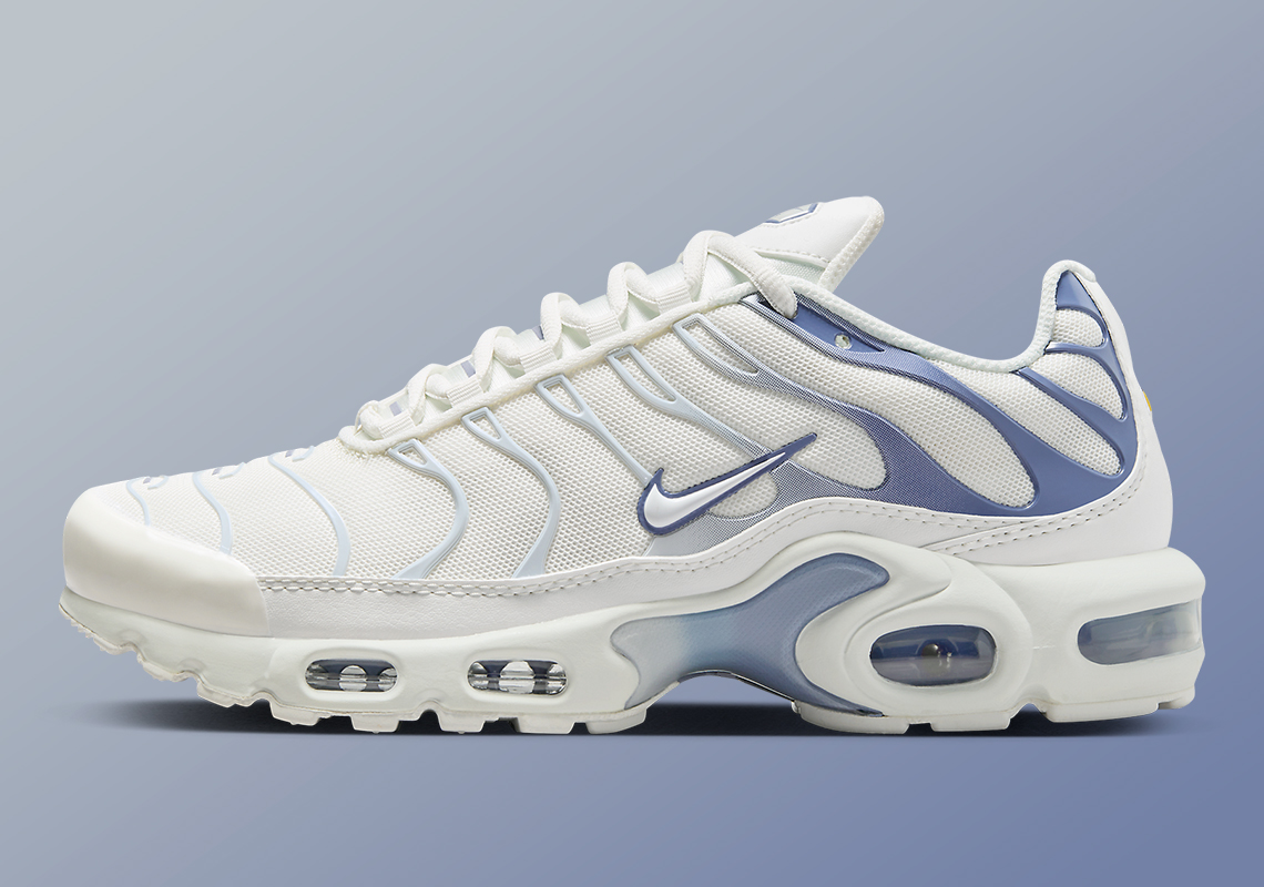 This Women's Nike Air Max Plus Takes On A "Summit White/Ashen Slate" Finish