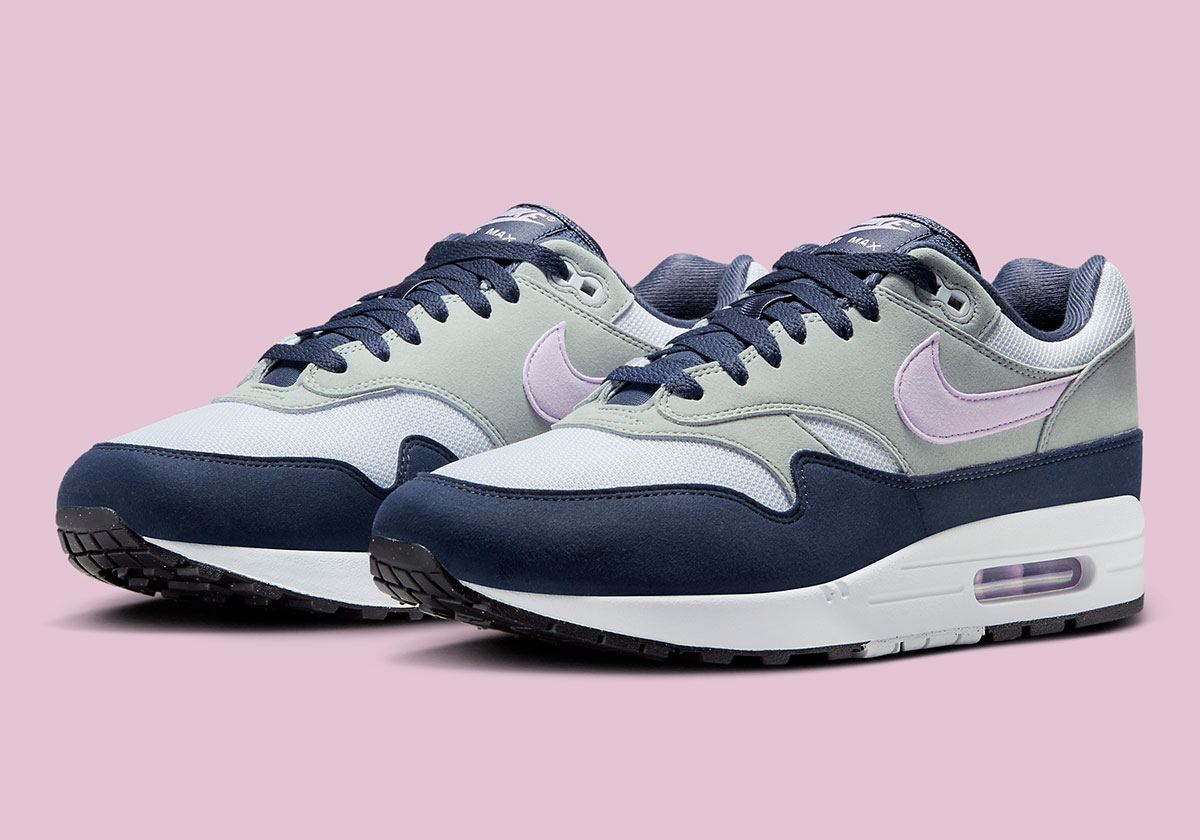 "Lilac Bloom" Swooshes Add Spring-Ready Accents To The Nike Air Max 1