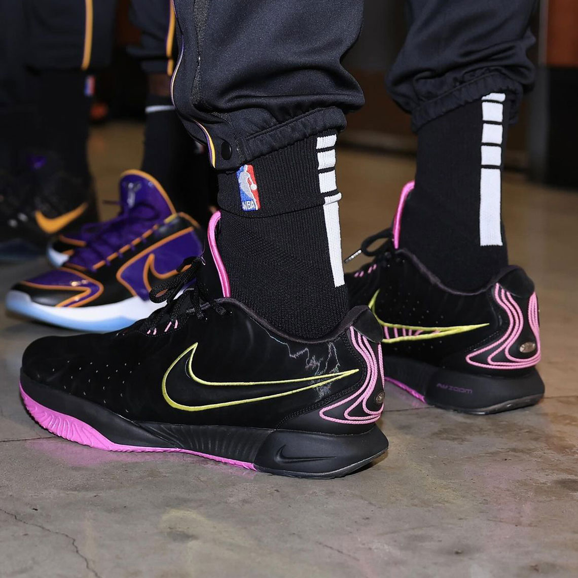 Nike Lebron 21 Black Pink Yellow 3