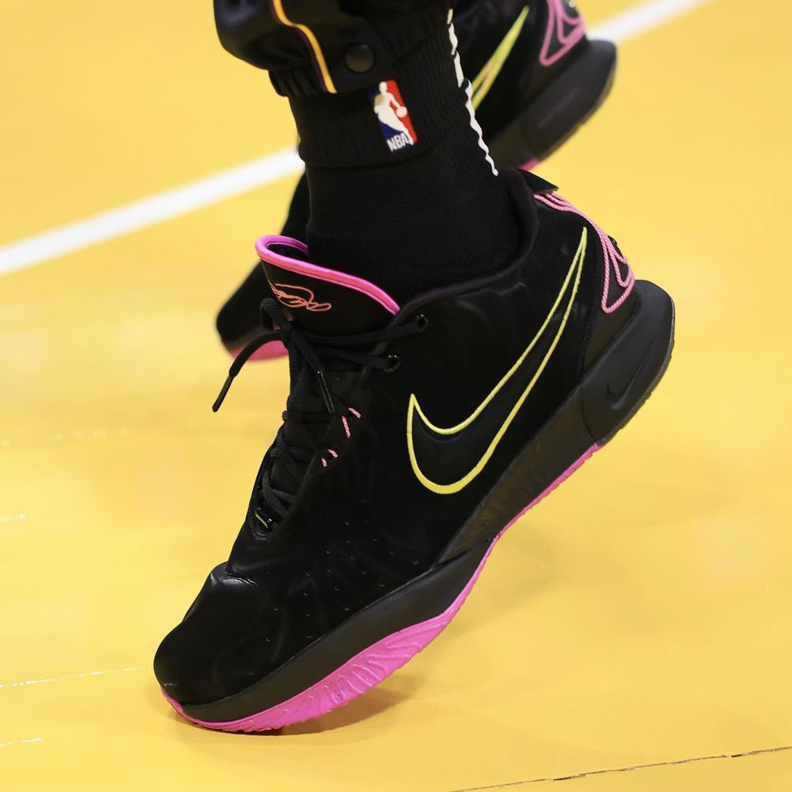 Nike Lebron 21 Black Pink Yellow 4