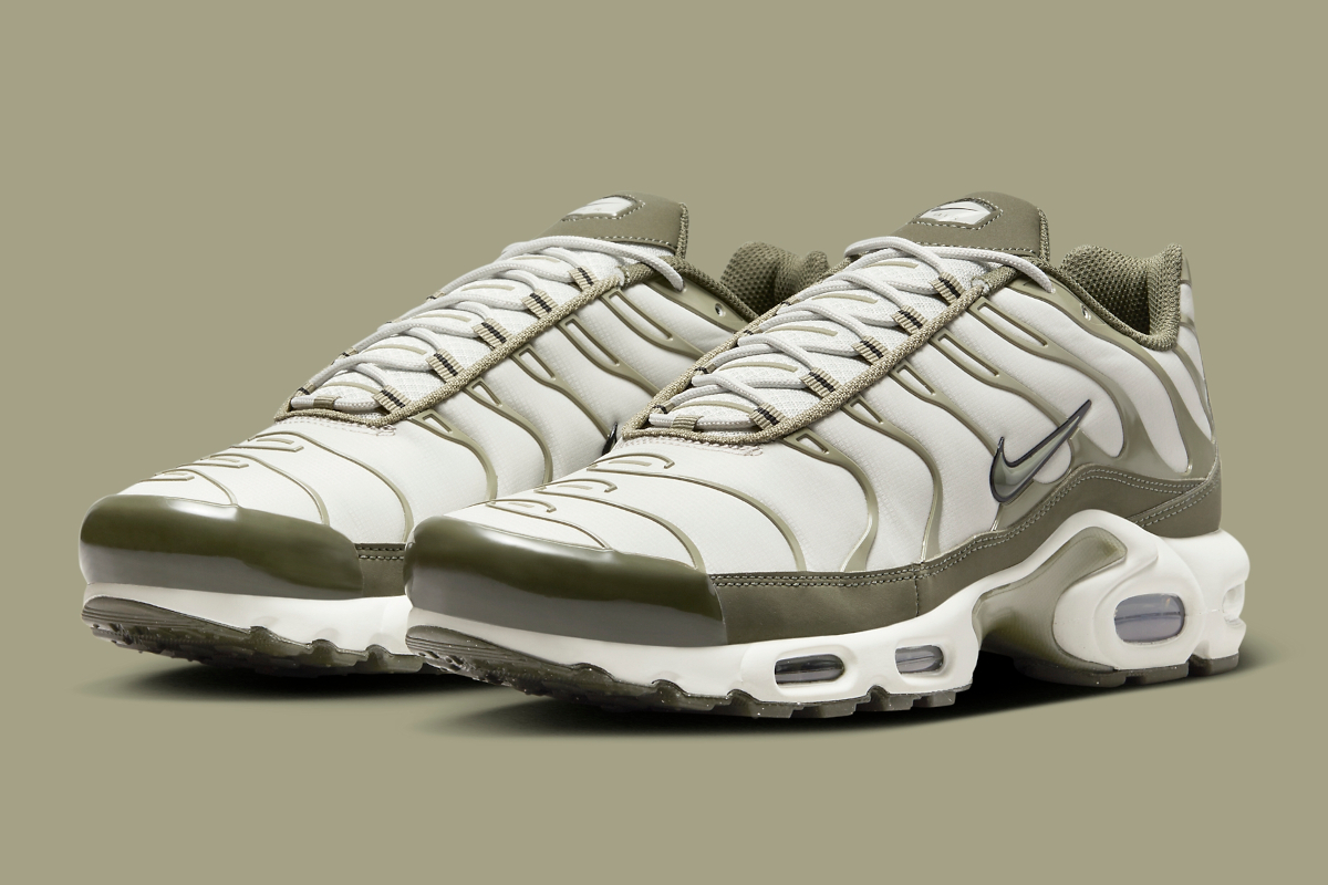 "Light Bone/Neutral Olive" Returns To The Nike Air Max Plus