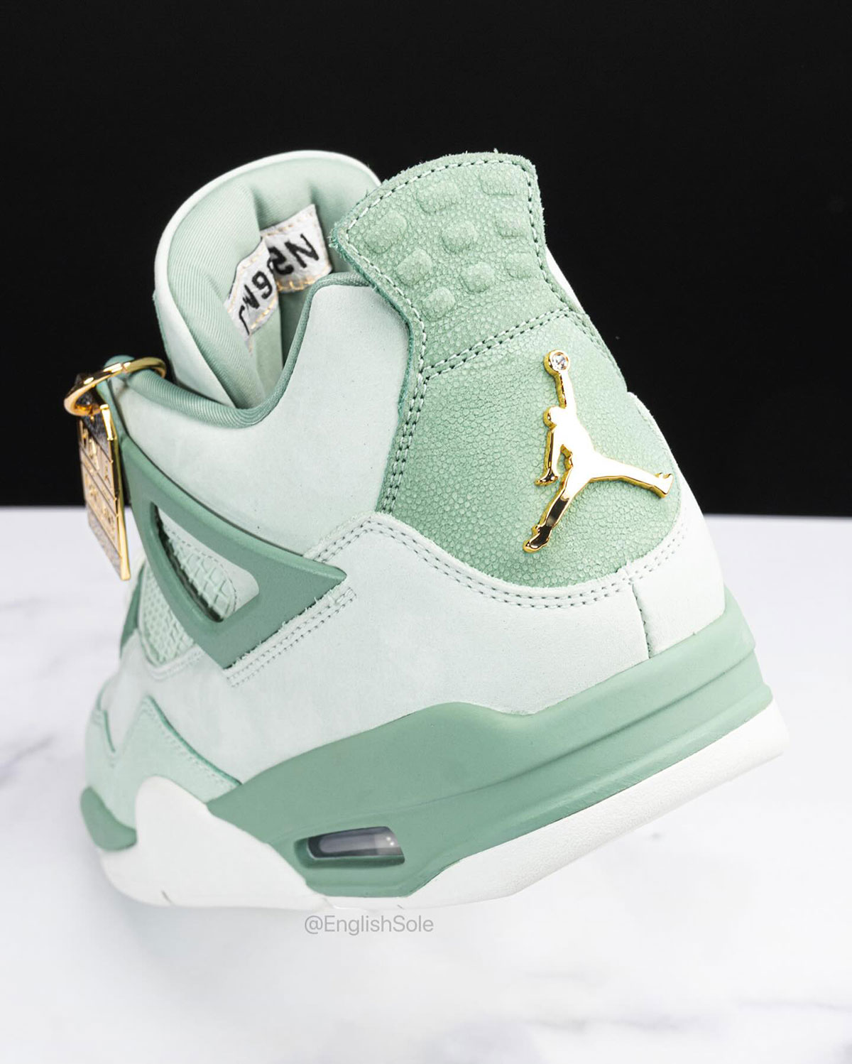 Jordan 4 First Class 7