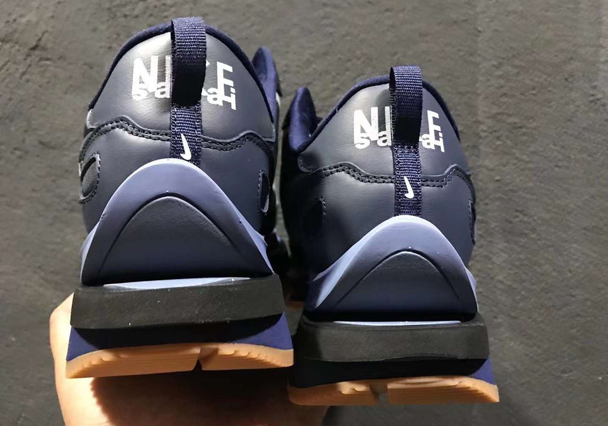 Sacai Nike Waffle Navy Gum Silver1