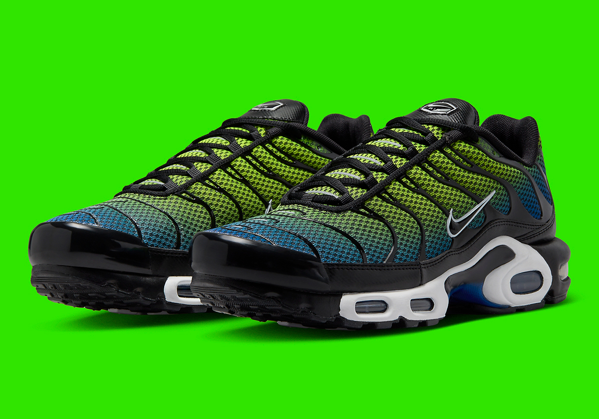 “Chameleon” Vibes Take Over The Nike Air Max Plus