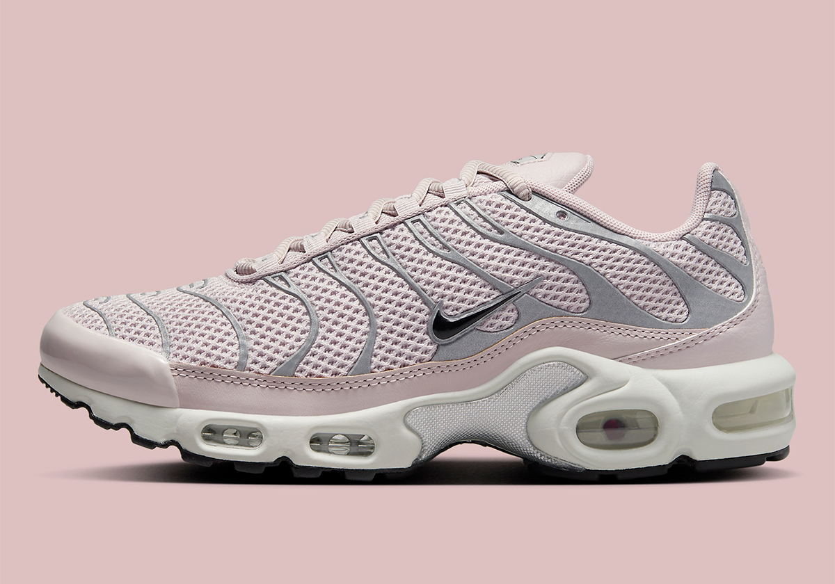 Nike Air Max Plus Womens Light Pink Silver Fv8480 001 1