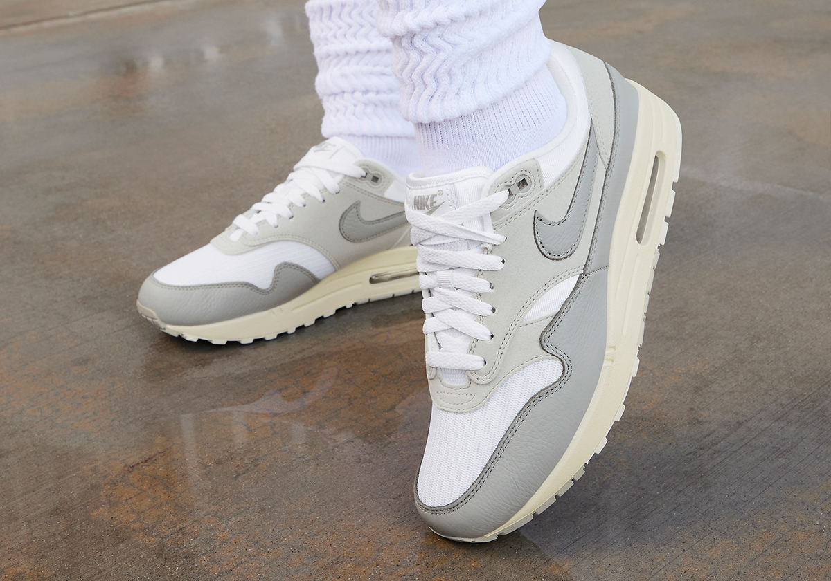 Nike Air Max 1 Pure Platinum Sail Light Smoke Grey Hf0026 001 1