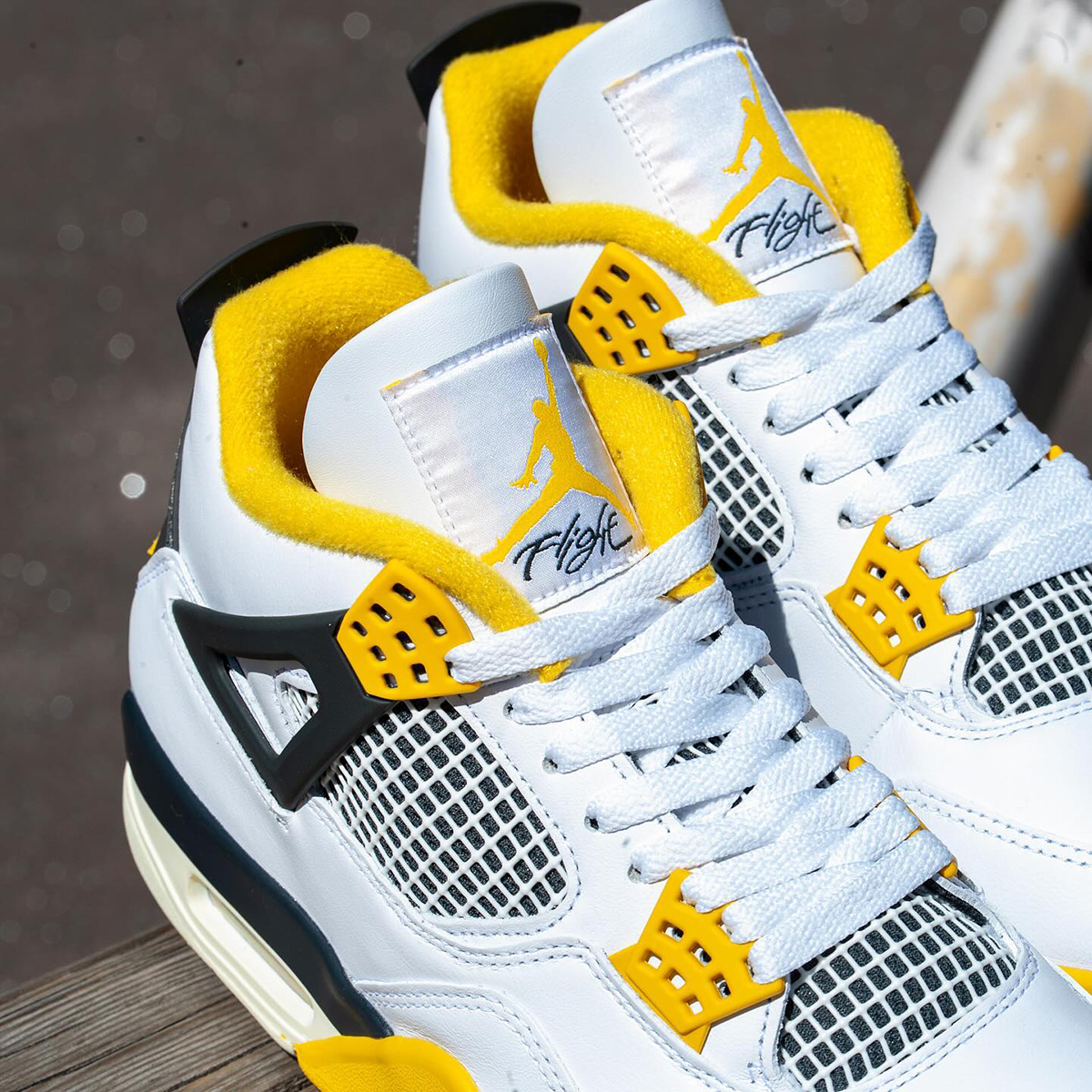 Air Jordan 4 Vivid Sulfur Store List 1