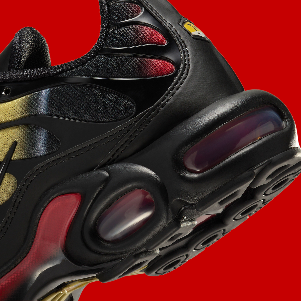 Nike Air Max Plus Black Saturn Gold Salsa Red Hf9989 001 7