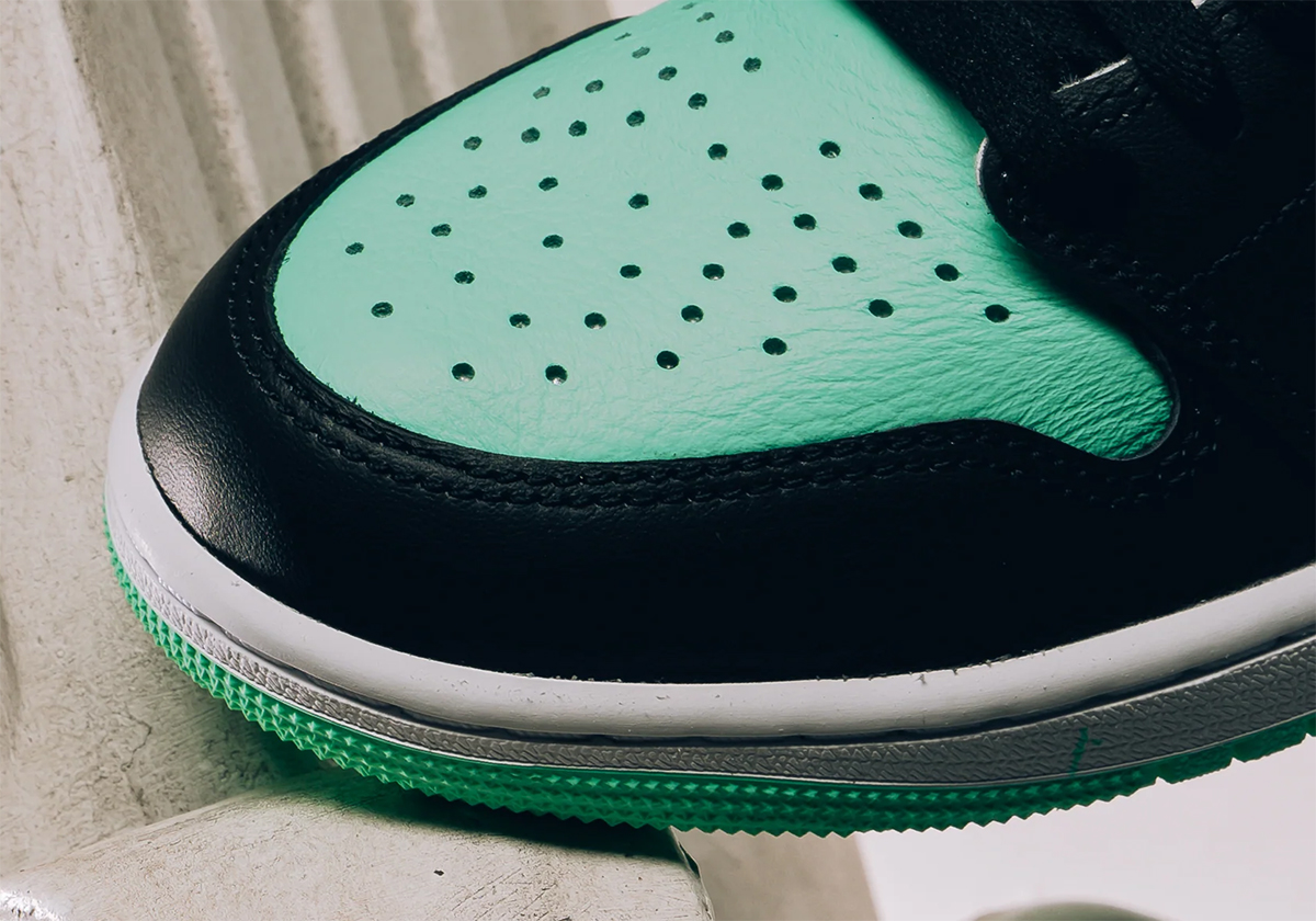 Air Jordan 1 Green Glow Store List 3