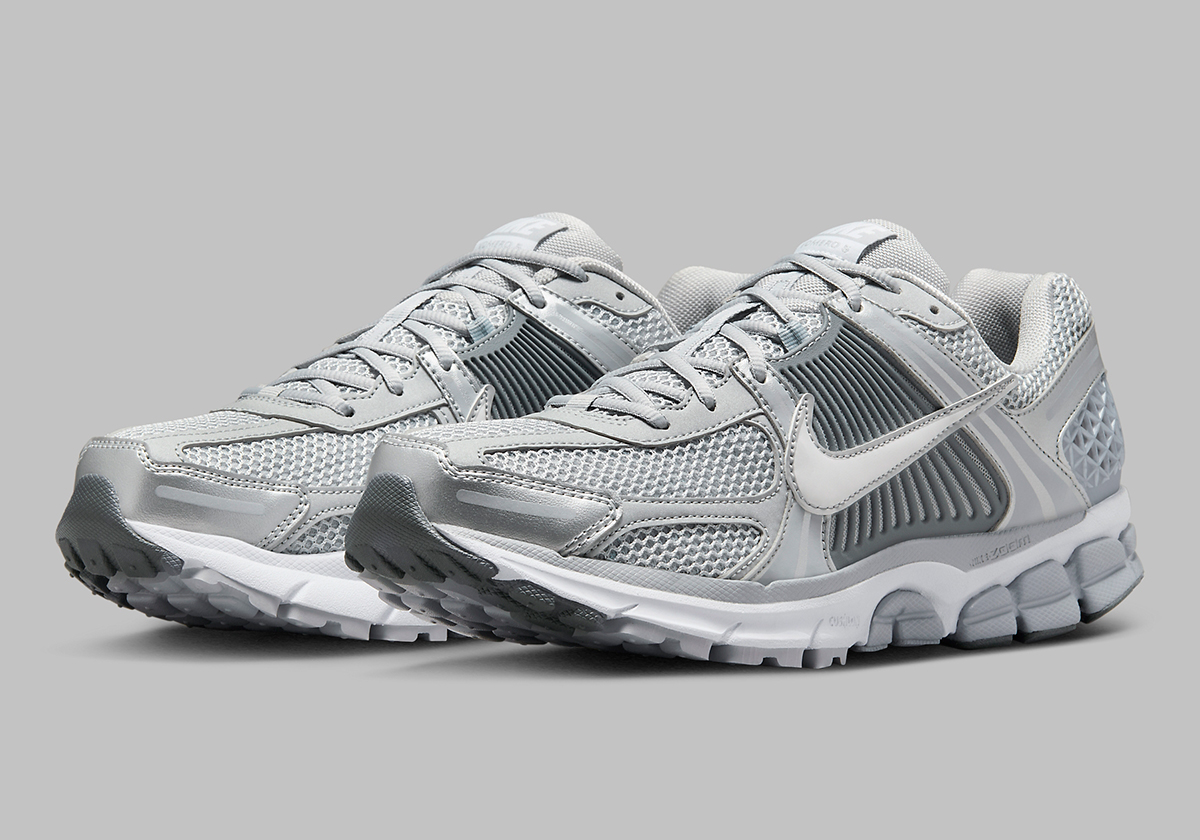 “Triple Grey” Finally Takes To The Nike Zoom Vomero 5