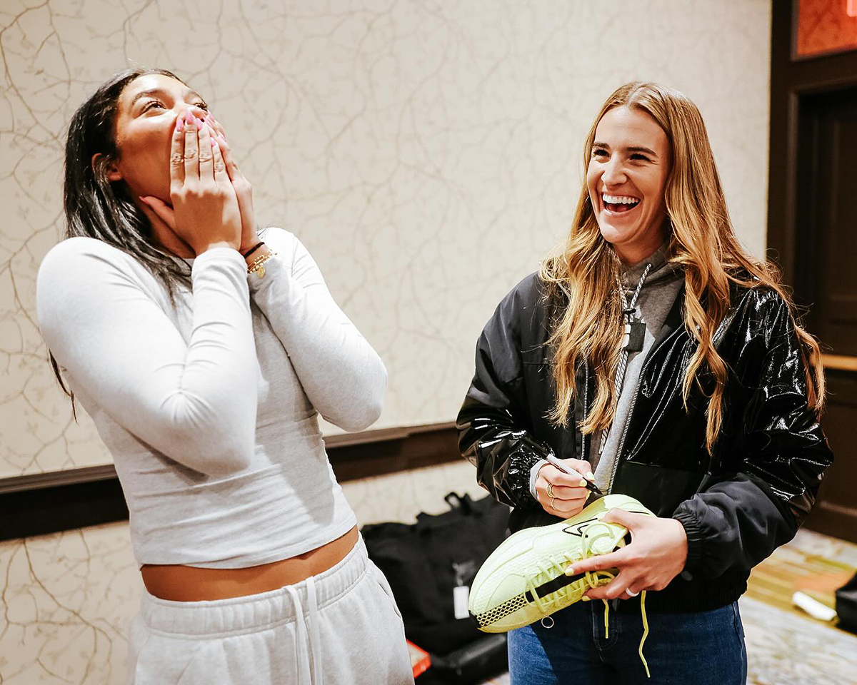 Sabrina Ionescu Visits Iowa Womens Basketball Caitlin Clark 1