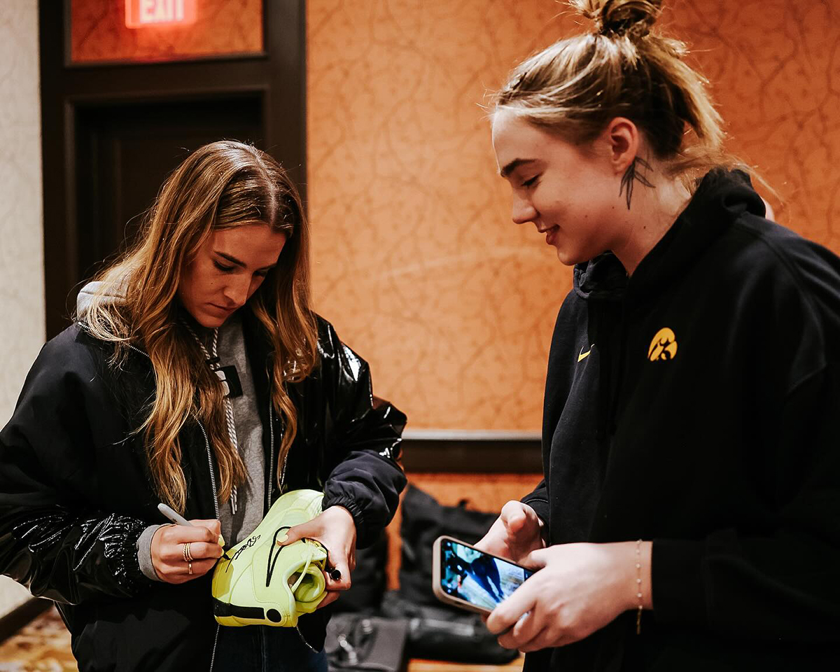 Sabrina Ionescu Visits Iowa Womens Basketball Caitlin Clark 2