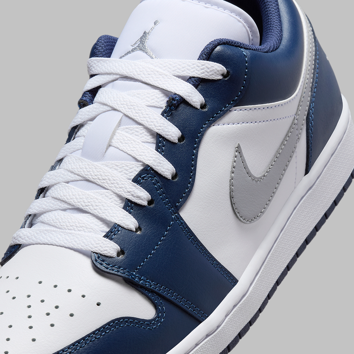 Air Jordan 1 Low White Wolf Grey Midnight Navy 553558 141 4