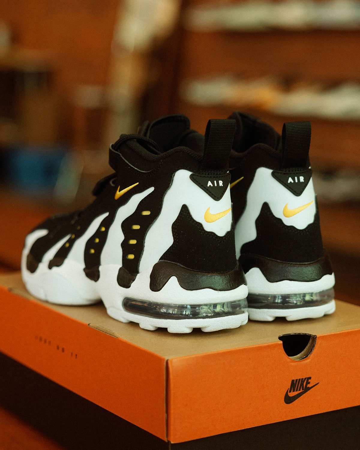 Nike Air Dt Max 96 Black White Varsity Maize Hm8249 001 4