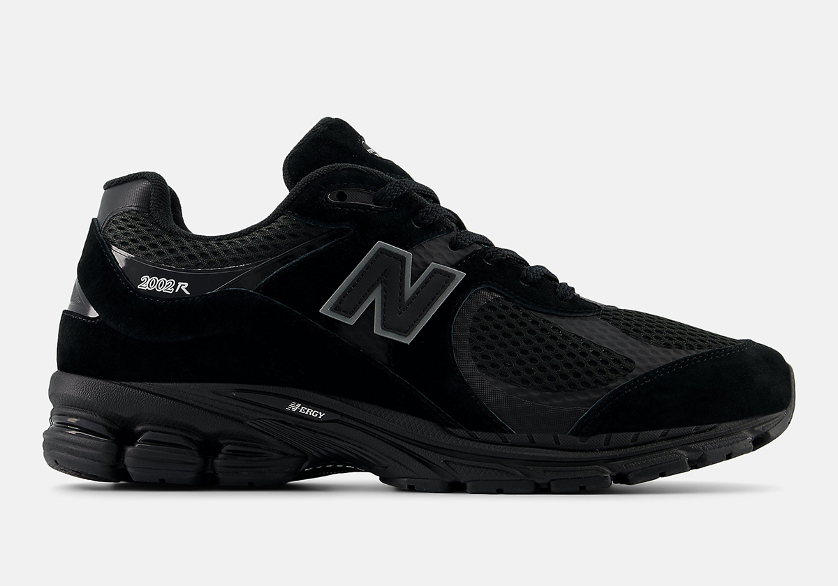 New Balance 2002r Black M2002wb 1