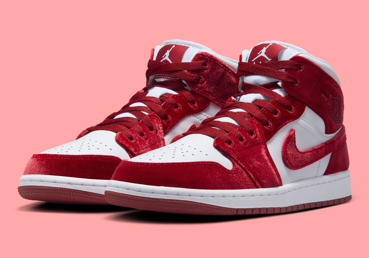 Jordan Bakes A Decadent Air Jordan 1 Mid "Red Velvet"
