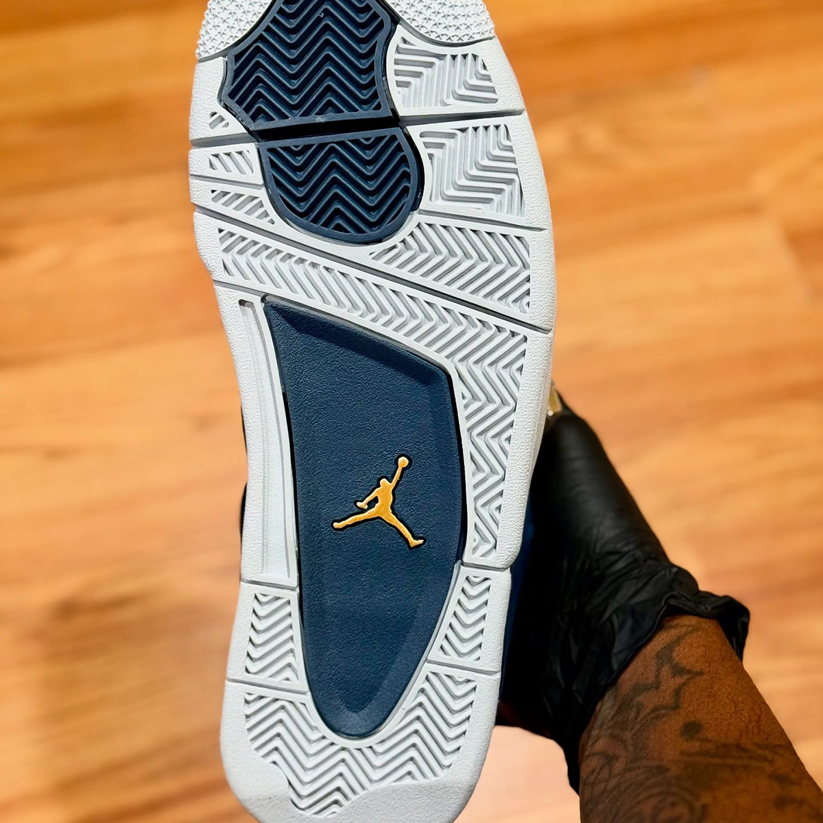 Air Jordan 4 Howard Bisons First Class Pe 3