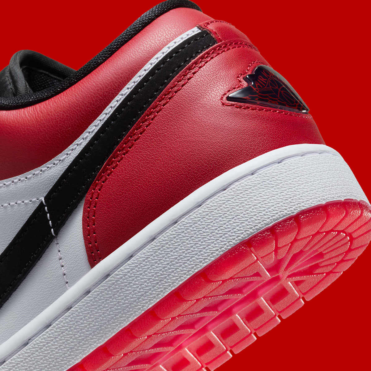 Air Jordan 1 Low Black Toe Ib8971 106 4