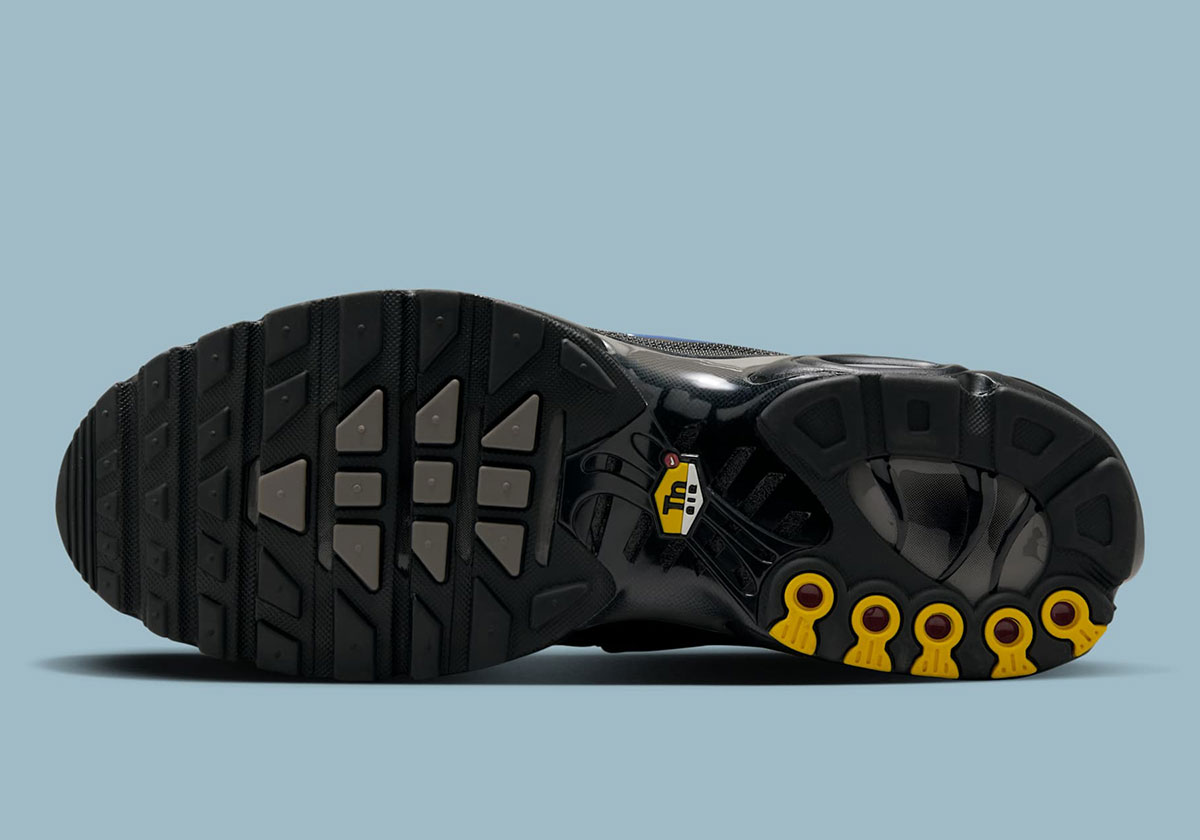 Nike Air Max Plus Black Dark Grey Dm0032 018 1
