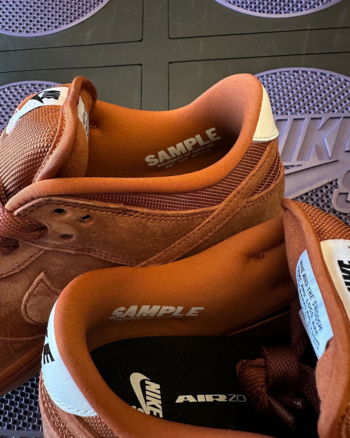 Nike Sb Dunk Low Cinnamon Holiday 2025 Sample 6