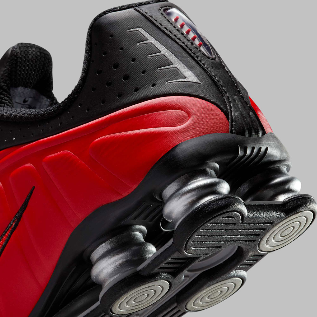 Nike Shox R4 Black Red Hq1988 600 1