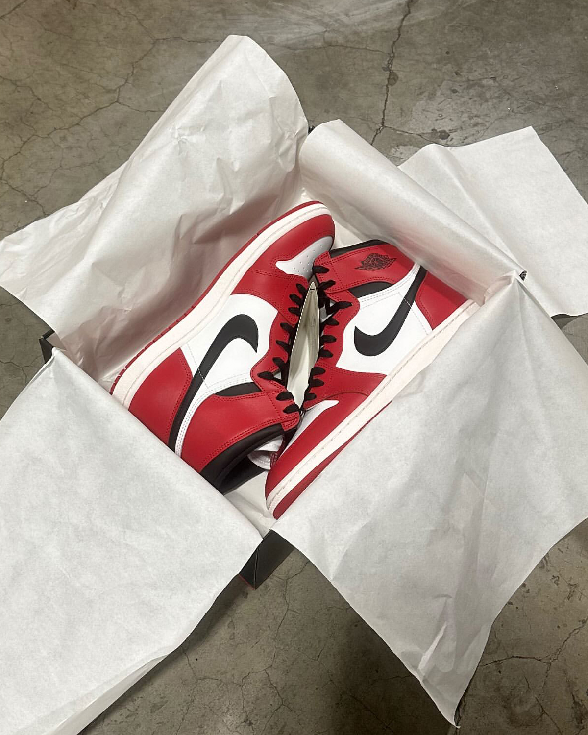 Air Jordan 1 High 85 Chicago 2025